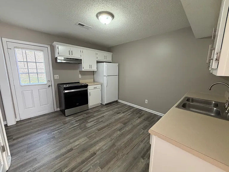 315 Pinehill Dr #2 — Photo 8