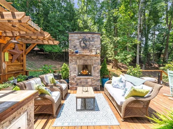 4886 Propes Dr, Oakwood, GA 30566