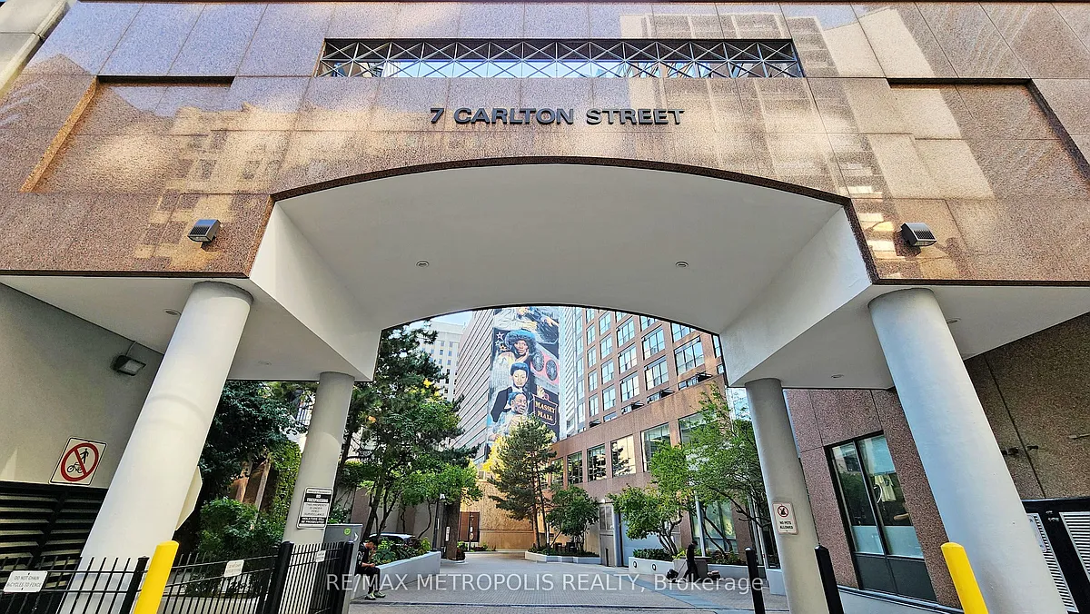 Building Photo - 7 Carlton St #1107