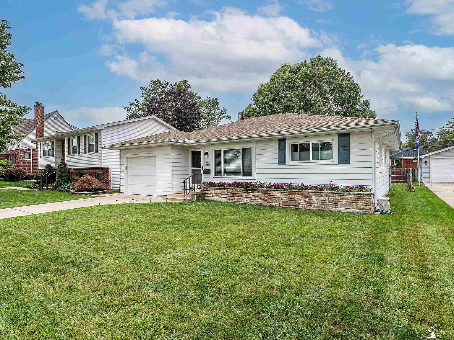 828 Waterloo Ave photo 1