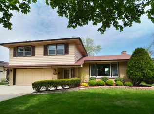 144 Lance Dr, Des Plaines, IL 60016