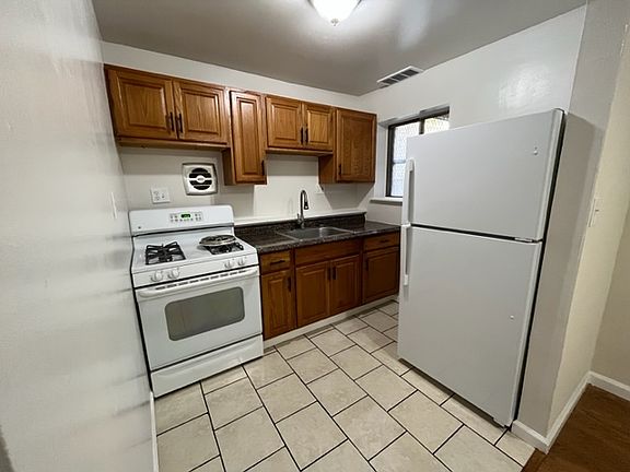 3rd image of 3633 Greenmount Ave APT 102