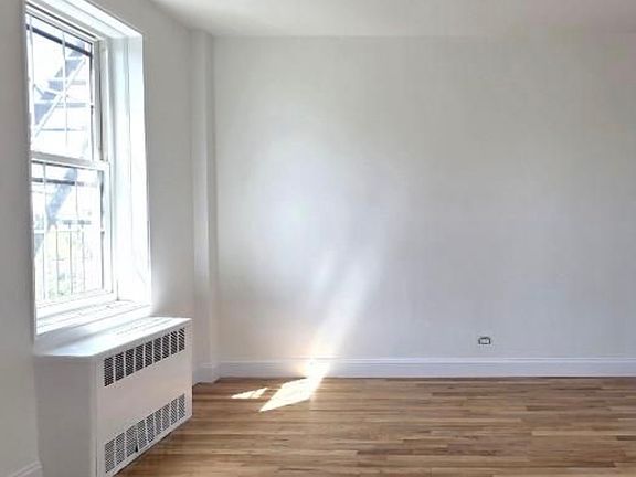 5th image of 14021 Burden Cres