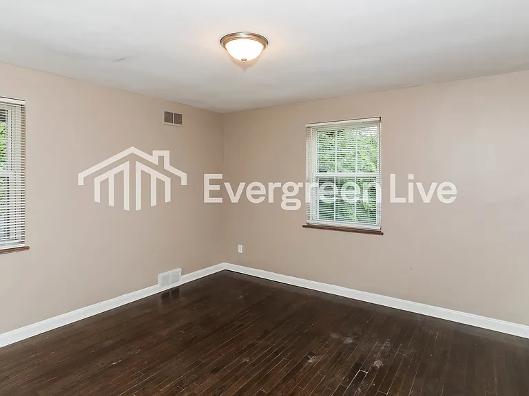 1557 Pasadena Ave — Photo 11