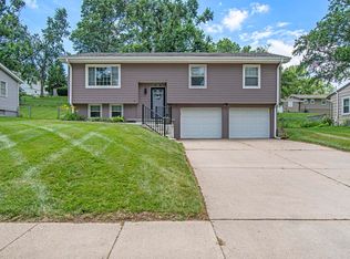 10011 Pratt St, Omaha, NE 68134