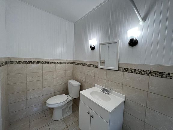 4th image of 739 Whitney Ave #2
