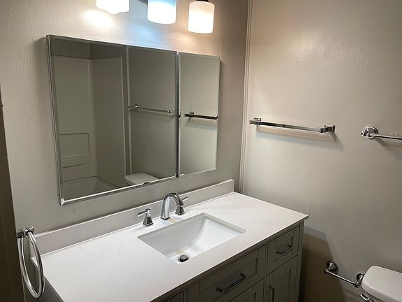 4th image of 214 Morris Ave #8