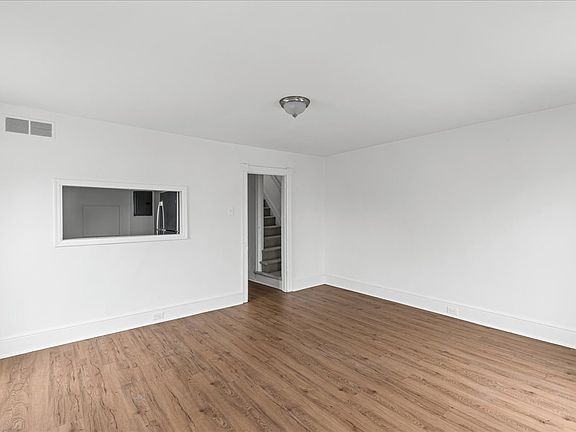 4th image of 206 N Broadway Unit B