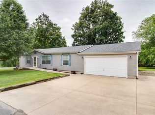 16519 Palm Way Dr, Brighton, IL 62012