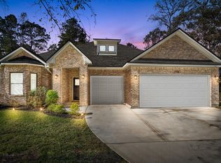1704 Green Briar Dr, Huntsville, TX 77340