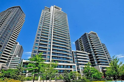 7165 Yonge St Photo 1