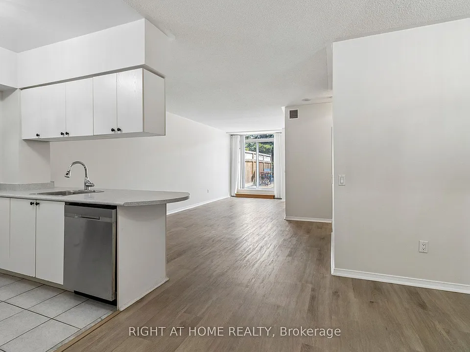 7398 Yonge St #106