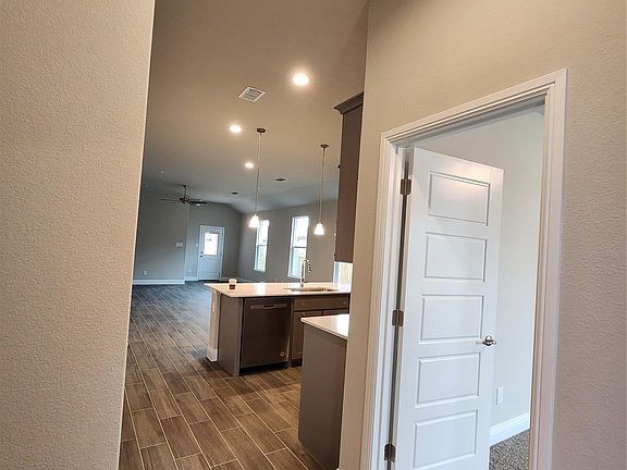 4th image of 2301 Blackcap St