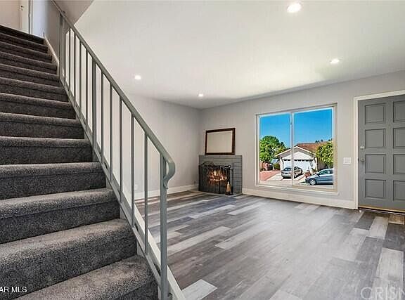 2nd image of 858 S Kenmore Cir