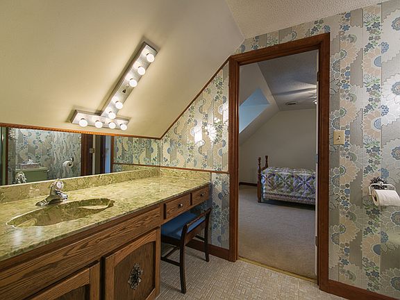 Full bathroom