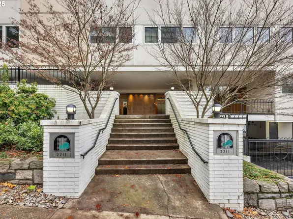2211 SW Park Pl Unit 403, Portland, OR 97205