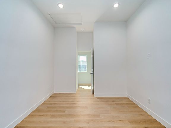 5th image of 2576 Avenida De Las Plantas #B