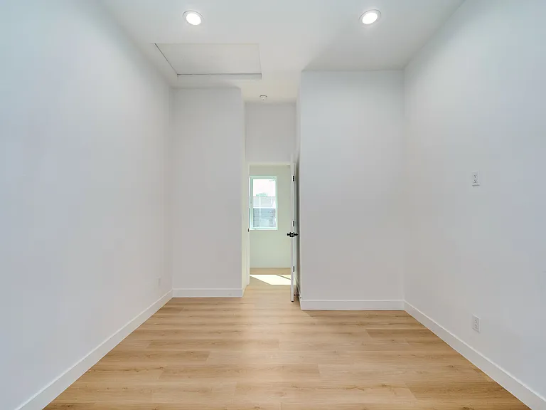 2576 Avenida De Las Plantas #B — Photo 5