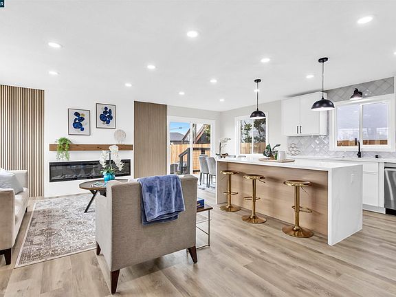5th image of 2758 Del Monte Ave