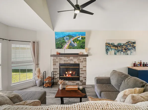 1860 Whispering Oaks Ln, Fort Walton Beach, FL 32547