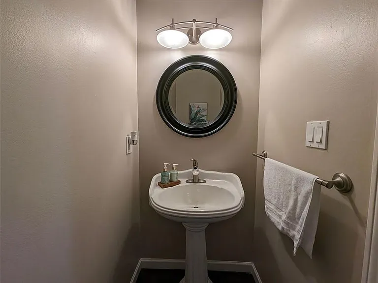1303 Colony Dr — Photo 10