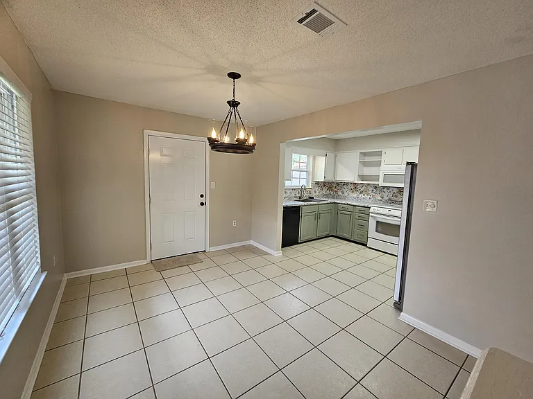 2219 Calle De Cantabria — Photo 8