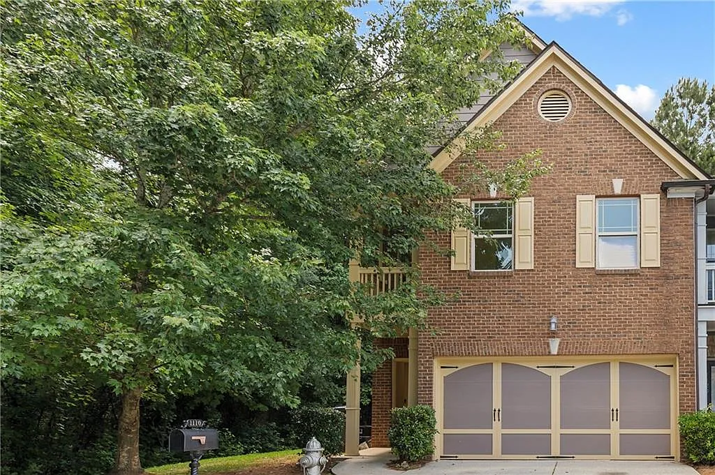 3 bed, 2.5 bath, 2004 sqft, $2,500 — Photo 1