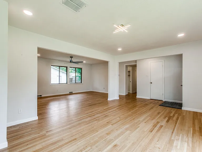 3517 Woodleigh Dr — Photo 13