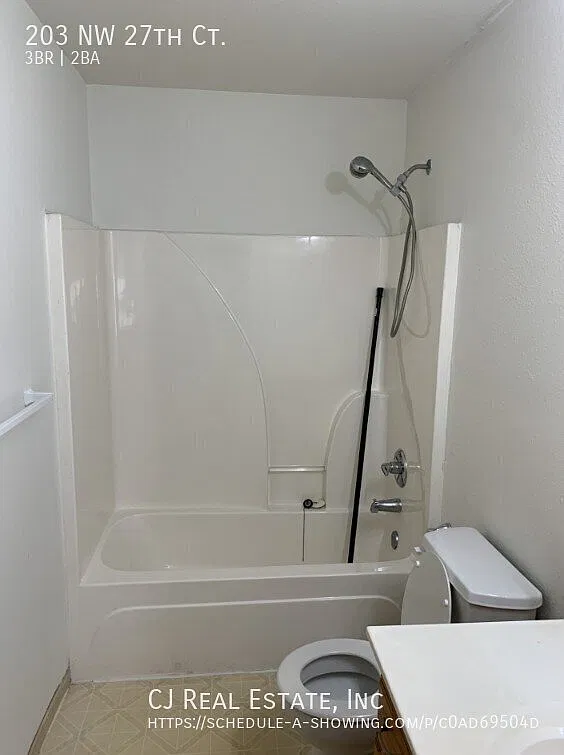 3 bed, 1752 sqft, $1,825 — Photo 3