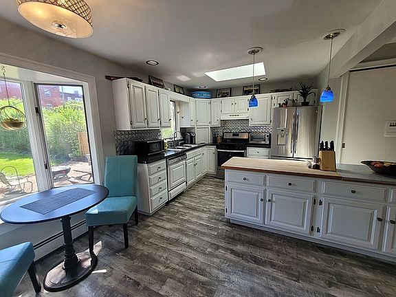 4th image of 12937 Lake Ave