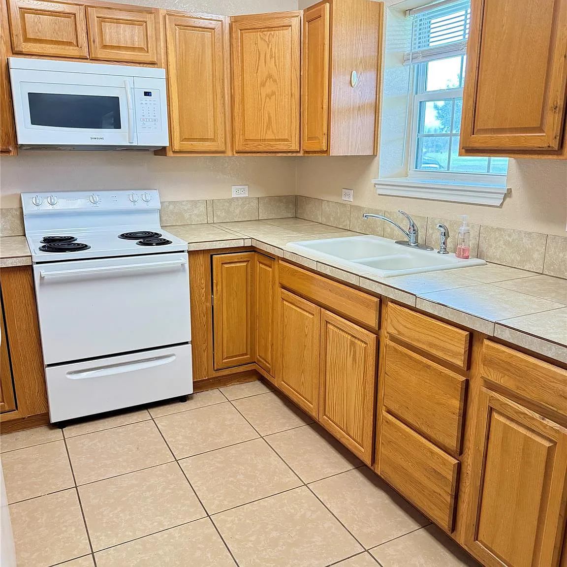 2 bed, 1.5 bath, $1,200 — Photo 4