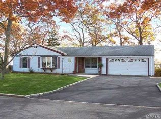 10 Saddle Hill Rd, Coram, NY 11727