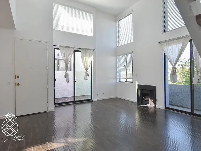 1727 Glendon Ave #208 — Photo 24