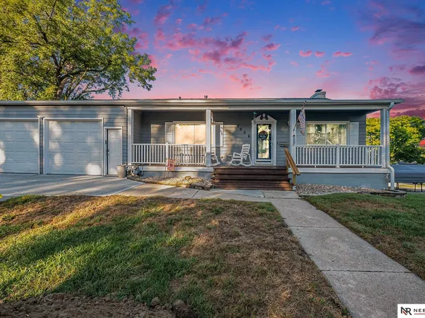 7006 Wood Lane Dr, La Vista, NE 68128