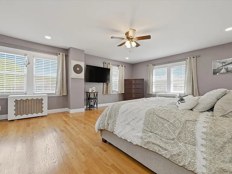 38-11 205th St #SINGLE-FAMIL — Photo 18