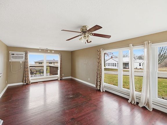 2nd image of 625 Davis Ct