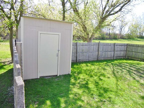 3rd image of 1011 S Bellvue Dr