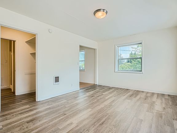 3rd image of 412 E North Bend Way #1