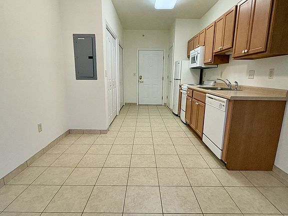 5th image of 388 Shelburne Rd #211
