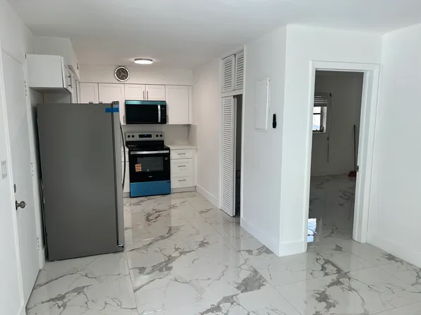 2000 Buchanan St APT 10, Hollywood, FL 33020
