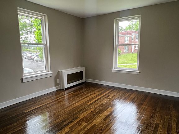 4th image of 677 Park Ave #28