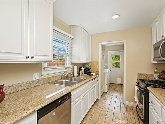 4th image of 1200 W Sycamore Ave