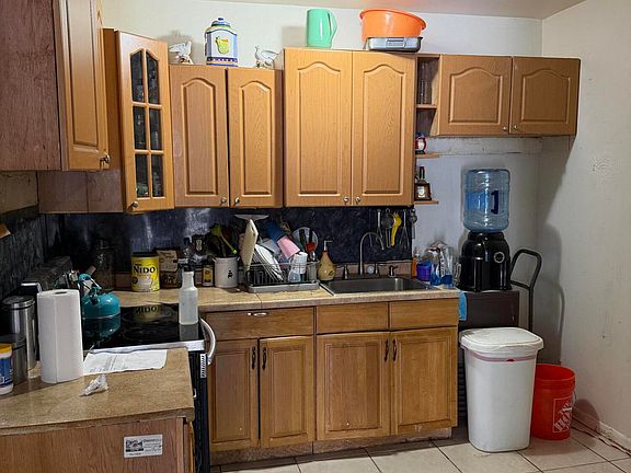 2nd image of 425 SW 24TH Avenue