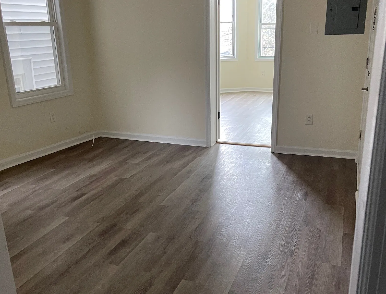 3 bed, 979 sqft, $2,100 — Photo 3