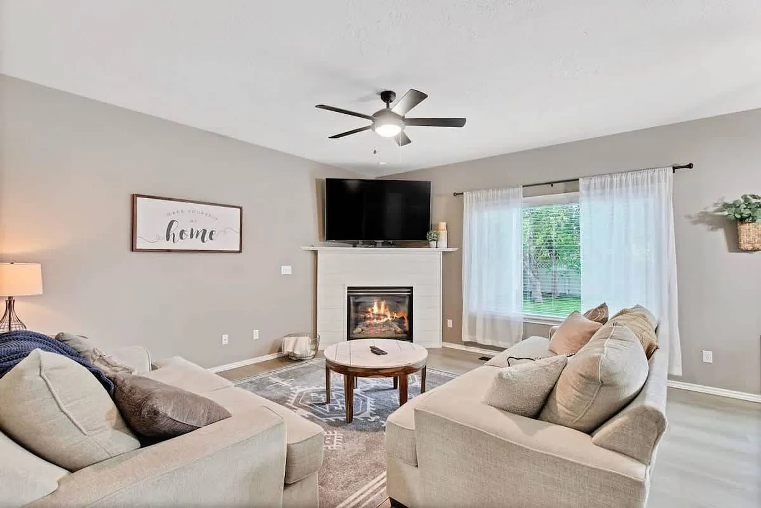 4 bed, 2.0 bath, 2841 sqft, $7,060 — Photo 4