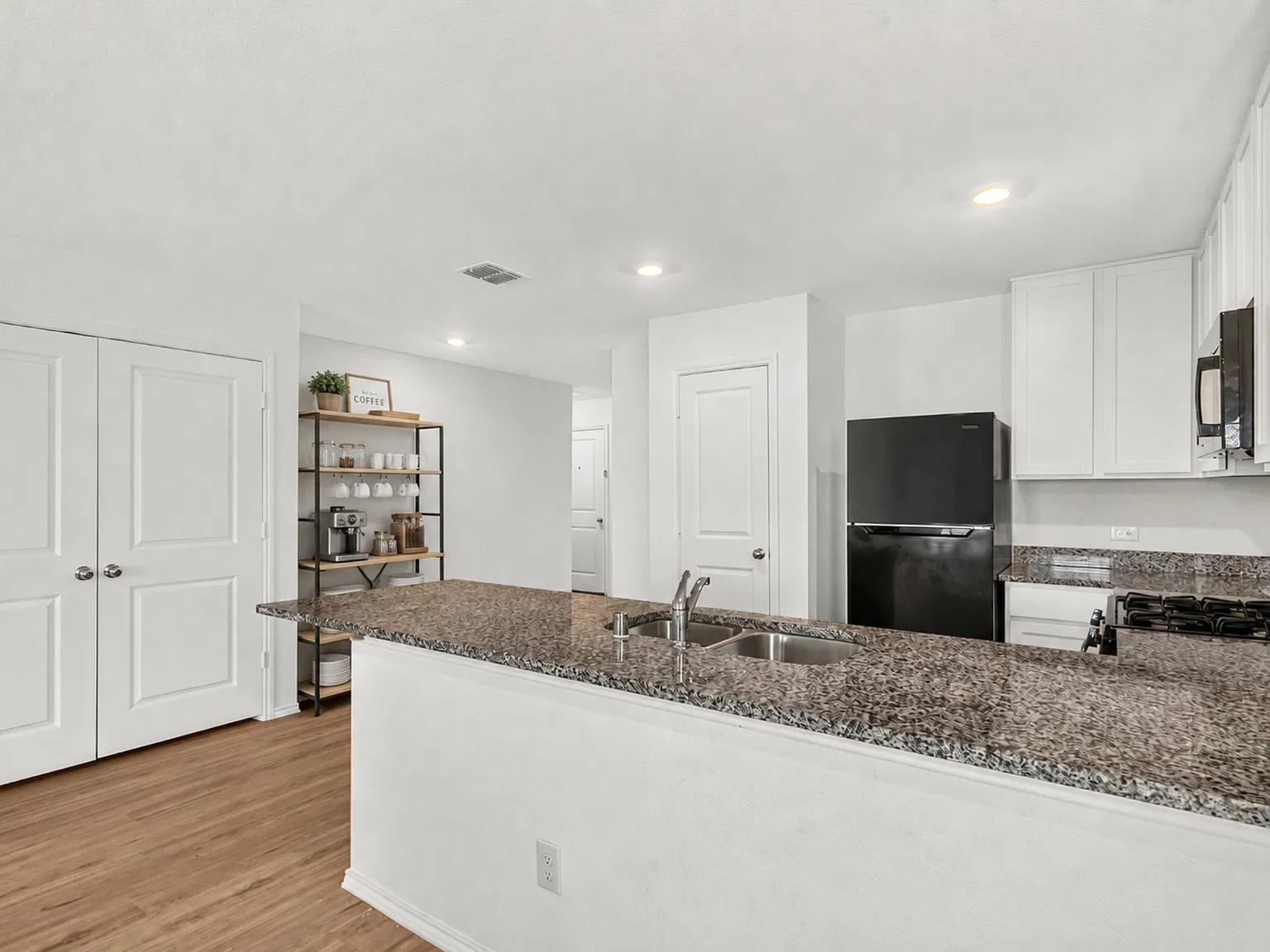 4 bed, 1500 sqft, $1,750 — Photo 3