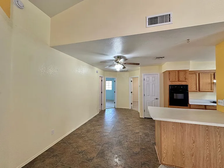3905 Raymond Ave — Photo 11