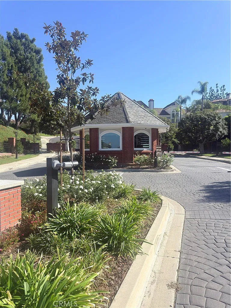 5 bed, 4132 sqft, $17,500 — Photo 3