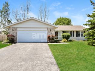 10996 Meadowsweet Ln, Roscoe, IL 61073