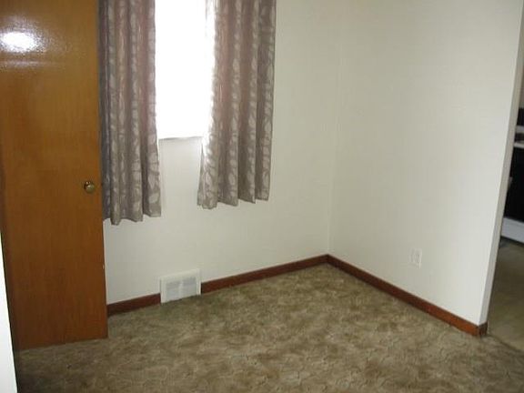 5th image of 150 Mary Ann Dr